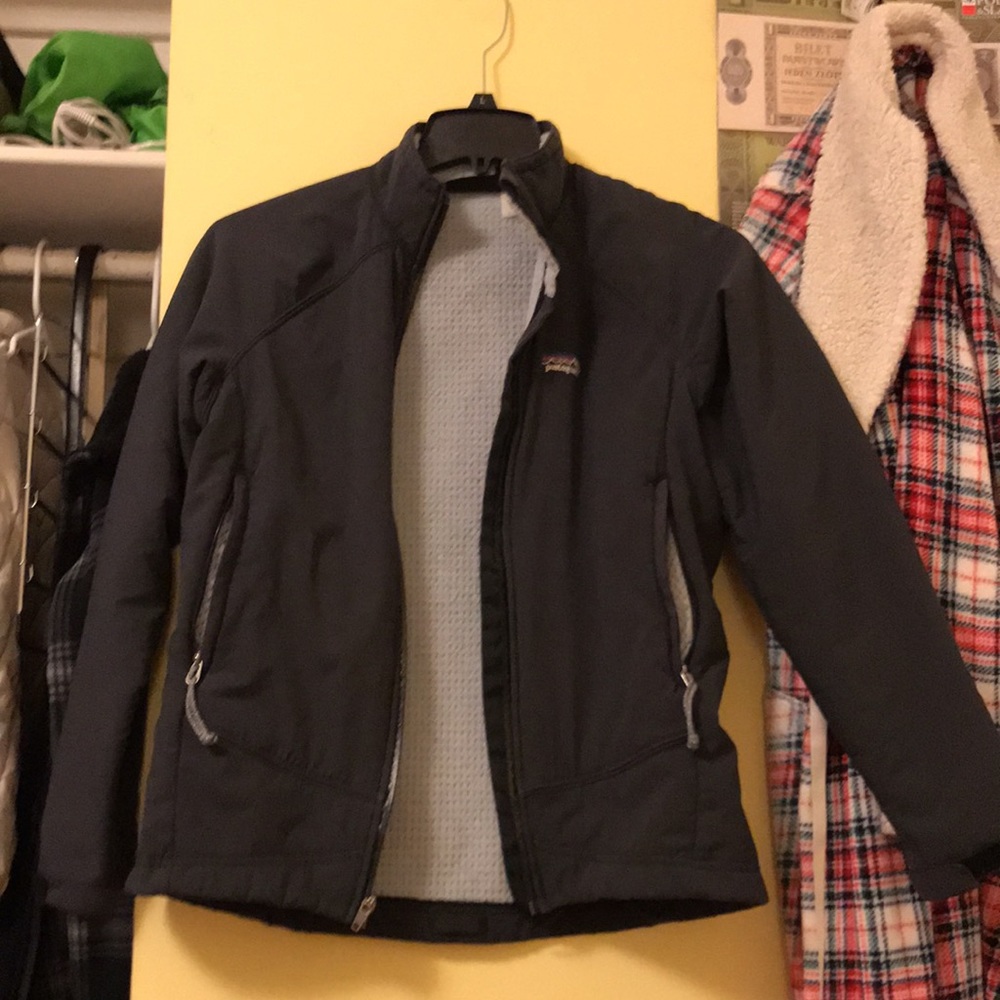 Patagonia jacket size L, but more like M